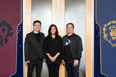 網易CEO丁磊（左起）、暴雪娛樂總裁法里斯（Johanna Faries）、微軟遊戲CEO斯賓塞（Phil Spencer）。 （暴雪中國微博）