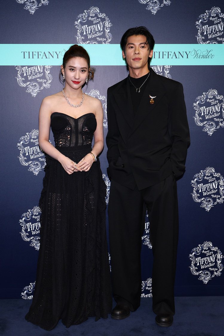Tiffany & Co.品牌大使台灣男星許光漢(右)與名人何超蓮(左)。圖／Tiffany提供