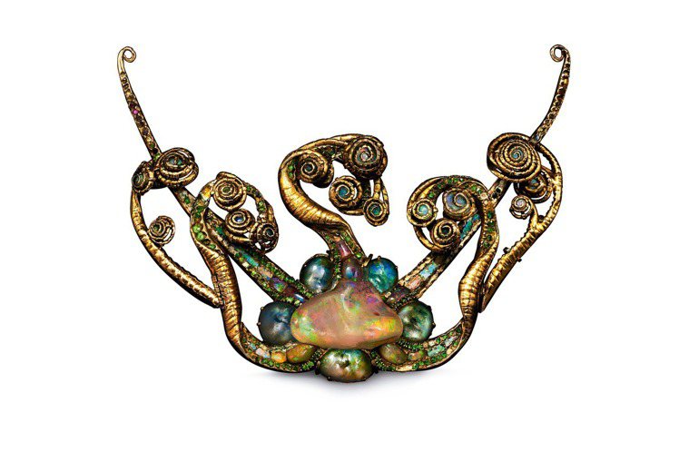Medusa美杜莎吊墜，為Louis Comfort Tiffany為蒂芙尼所設計的首件珠寶，於1904年首次亮相。圖／Tiffany提供