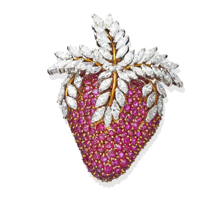 「尚·史隆伯傑的“創意花園”展區」草莓胸針。圖／Tiffany提供