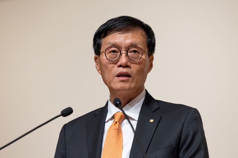 南韓總裁李昌鏞表示，若通膨下半年放緩，對降息持開放態度。路透