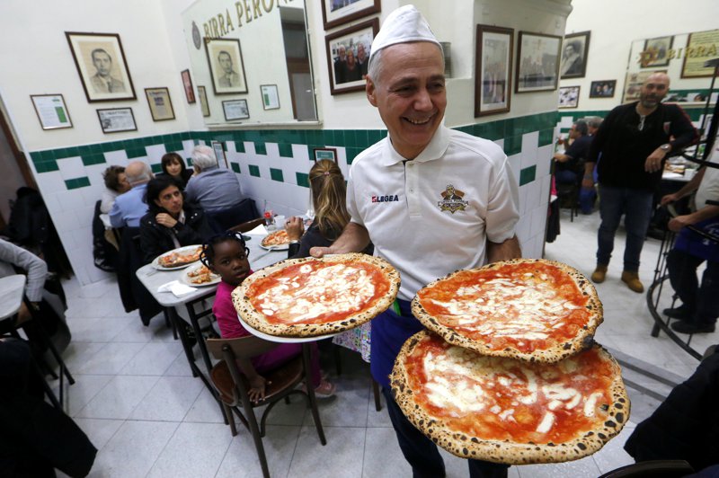 隆戈說，在義大利，幾乎沒人吃地中海飲食。許多義大利兒童因為吃了他所謂的「有害5P」而肥胖臃腫。這5P是：披薩、義大利麵、蛋白質、馬鈴薯和麵包。路透
