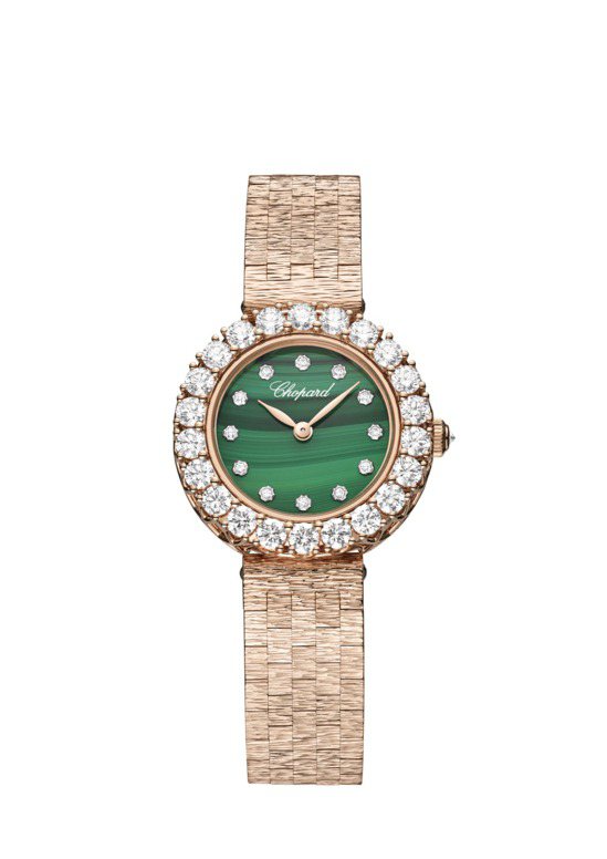 L’Heure du Diamant腕表，26毫米符合倫理道德標準的18K玫瑰金鑲嵌鑽石、Chopard 10.01-C型手動鍊機芯、孔雀石表盤，緞面表帶，價格未定。圖／蕭邦提供