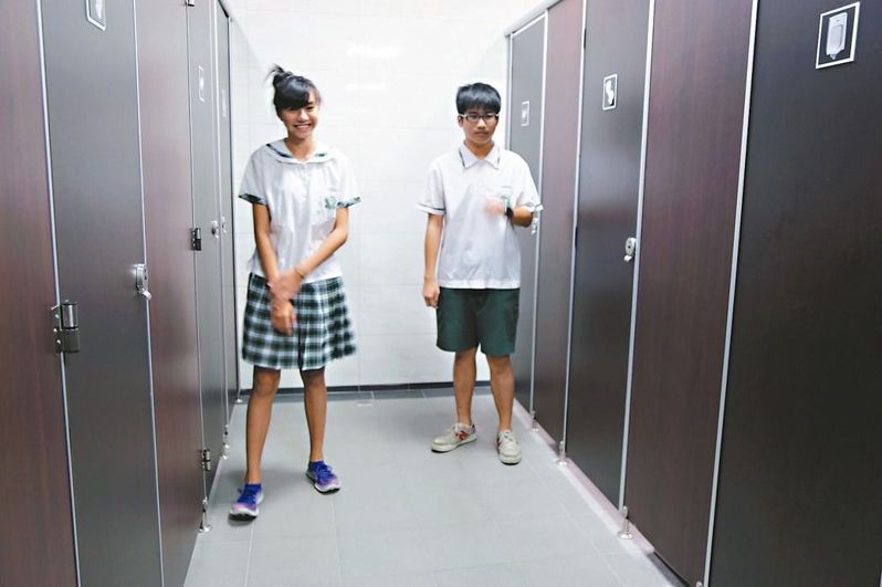 台北市教育局統計，目前共有174校設立性別友善廁所，局長湯志民說，用環境推動相關教育是最有效的，盼3年內達「一校一間」目標。圖／聯合報系資料照