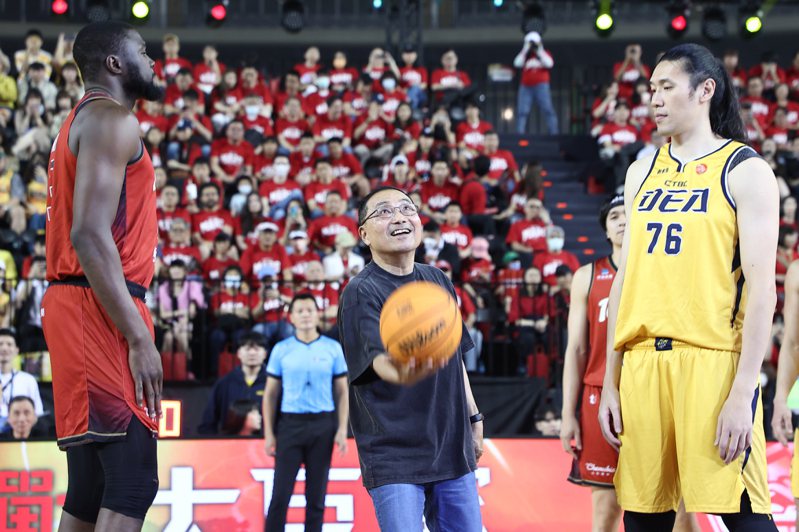 「攻戰大巨蛋─雙北反毒籃球賽」今天在台北大巨蛋舉行。記者許正宏／攝影