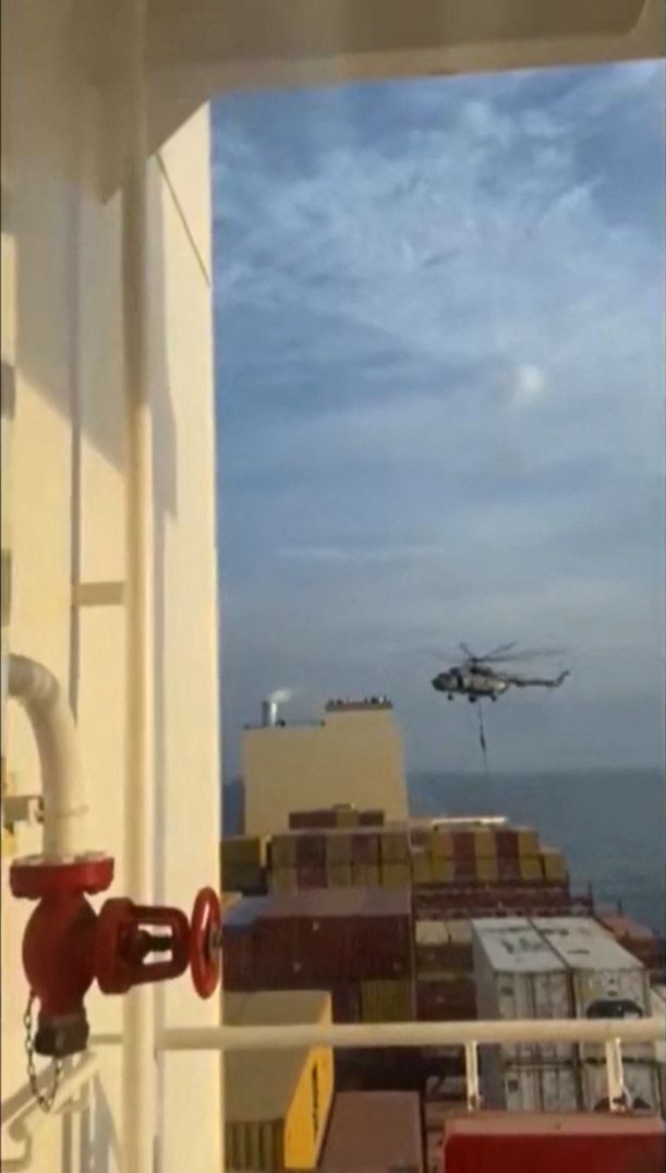 國際航運公司Zodiac Maritime旗下貨船MSC Aries稍早遭伊朗革命衛隊扣押。該貨船懸掛的是葡萄牙國旗，葡萄牙政府告訴美國CNN，他們正聯絡伊朗了解相關狀況。法新社