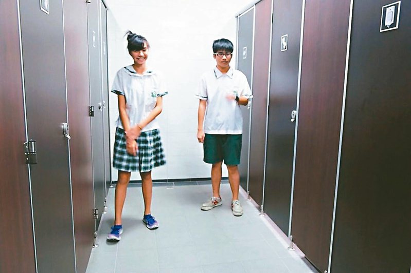 性別平等教育法今年滿20週年，教育部長潘文忠今天表示，將透過校舍新建、改建，逐步增置更多的性別友善廁所。本報資料照片