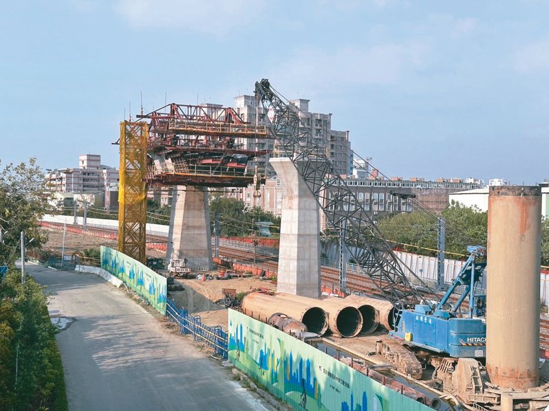 嘉義市鐵路高架化工程，預訂2025年底完工。記者魯永明／攝影