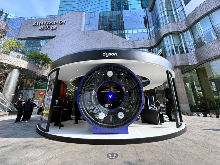 Dyson於上海新天地打造超吸睛的巨型快閃體驗店。記者黃筱晴／攝影