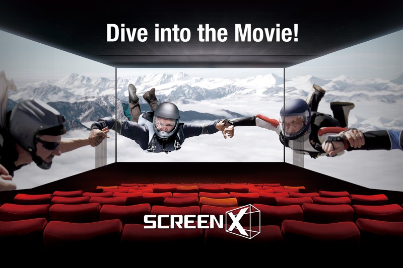 秀泰集團引進的「ScreenX」270°全景放映技術，透過投影在影廳兩側銀幕，將觀影可視銀幕尺寸延伸為三面超過60公尺、270°全景包覆感受。圖／秀泰集團提供