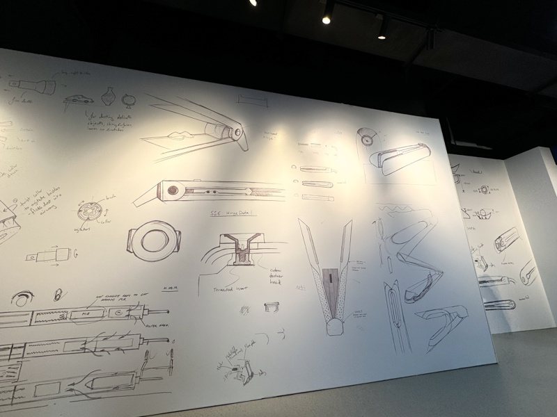 戴森创想实验室墙面展示了James Dyson的设计手稿。记者黄筱晴／摄影