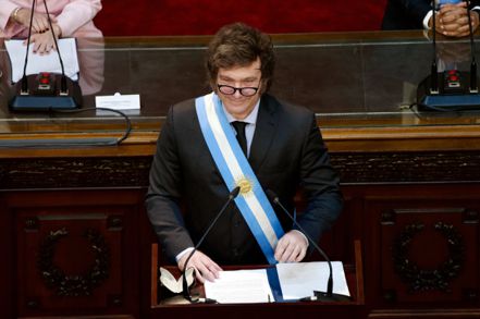 阿根廷總統米雷伊實行休克療法，代價殘酷。彭博資訊