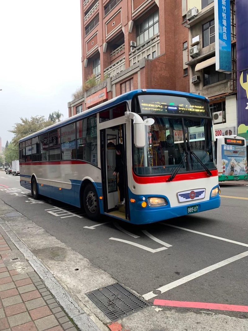 新竹市府昨指出，即日起再調高公車每公里營運成本至54.408元。圖／
竹市府提供