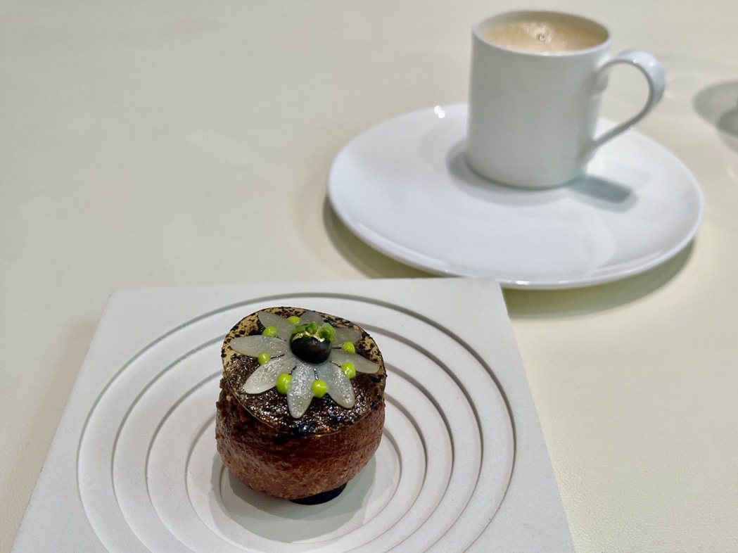 開胃小點：「蕈菇咖啡與甜甜圈」蕈菇/ 鮮 / 松露。 圖／Chris Chen提...