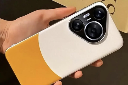 華為新手機Pura 70系列會採用三角形相機島，並將「突襲發售」。 （圖／取自搜狐網）