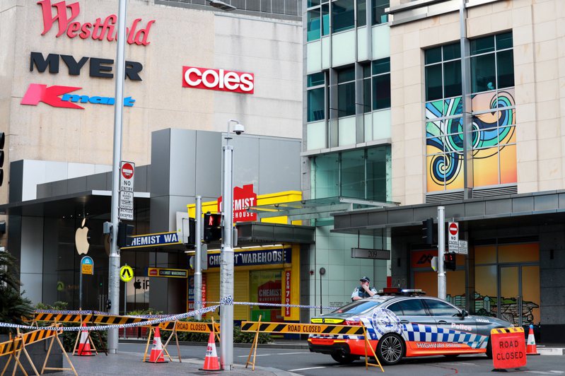 雪梨近郊「西田庞迪购物中心」（Westfield Bondi Junction）13日发生随机袭击事件，造成6人丧生，12人受伤，震惊全国。凶嫌遭警方当场击毙。 新华社(photo:UDN)