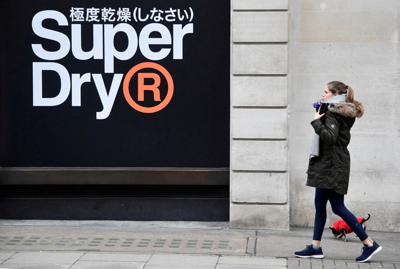 Superdry今天說，公司擬從倫敦證券交易所下市，該股聞訊暴跌逾25%。過去一年來，累計跌幅已逾9成。 路透社