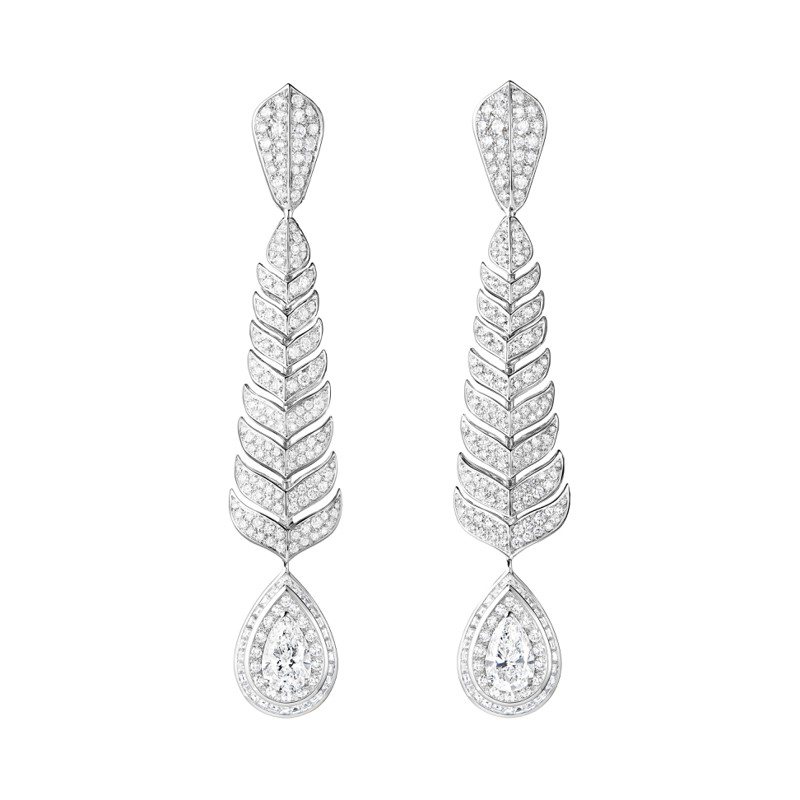 宝诗龙（Boucheron）高级珠宝系列Vendome吊坠耳环，白金、镶嵌钻石，1,220万元。图／Boucheron提供