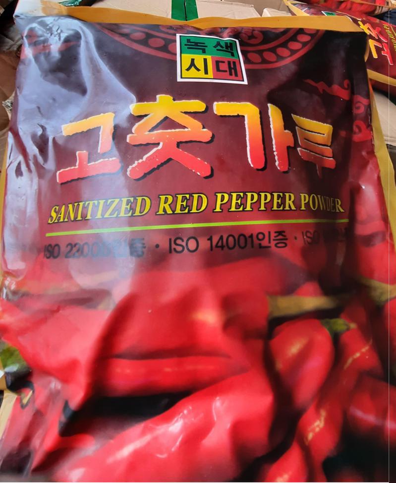 食藥署副署長林金富說，韓廣企業有限公司從韓國輸入的5批辣椒粉，總共1萬1040公斤。圖／食藥署提供
