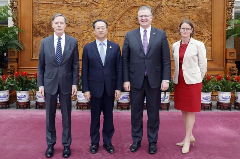 大陸外交部副部長馬朝旭15日在北京與美國亞太助理國務助卿康達（右二）一行會面。（圖／取自大陸外交部網站）
