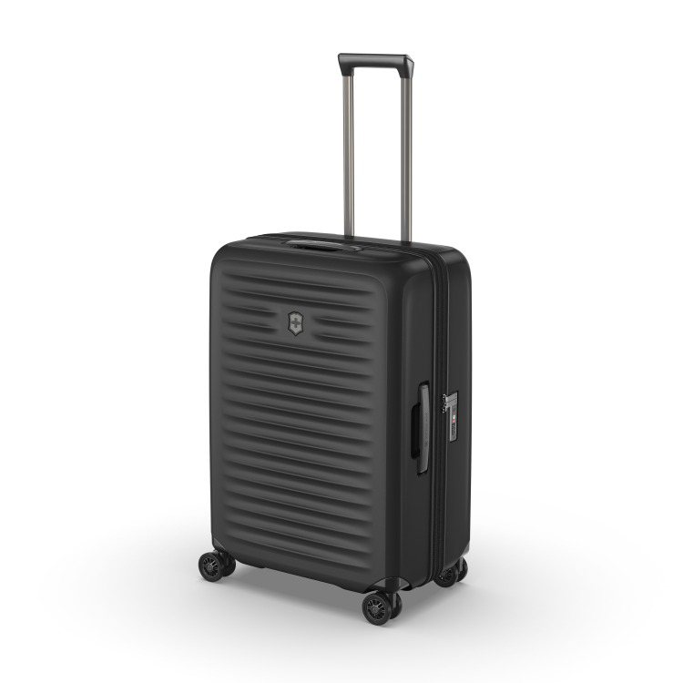 Victorinox Airox Advanced系列曜石黑中型行李箱，20,000元。圖／Victorinox提供
