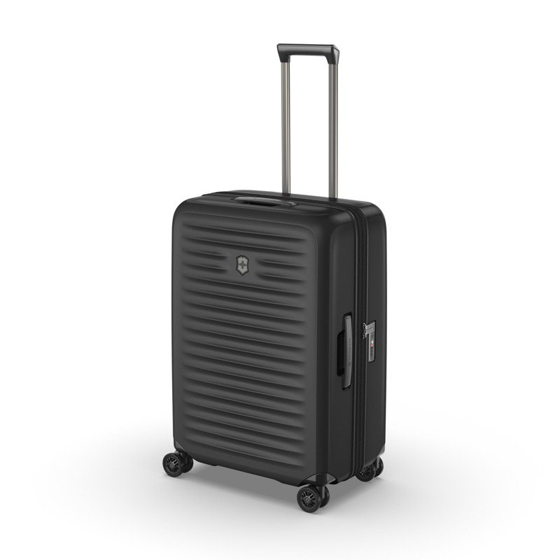 Victorinox Airox Advanced系列曜石黑中型行李箱，20,000元。图／Victorinox提供