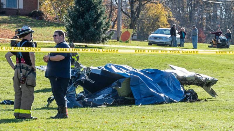 美國賓州2022年發生了一起造成2人死亡的致命墜機事故，聯邦運輸安全主管部門日前表示，這架飛機的飛行員從飛機掉了出來，並且撞到機尾，導致自己和乘客死亡。照片翻攝自NBC News
