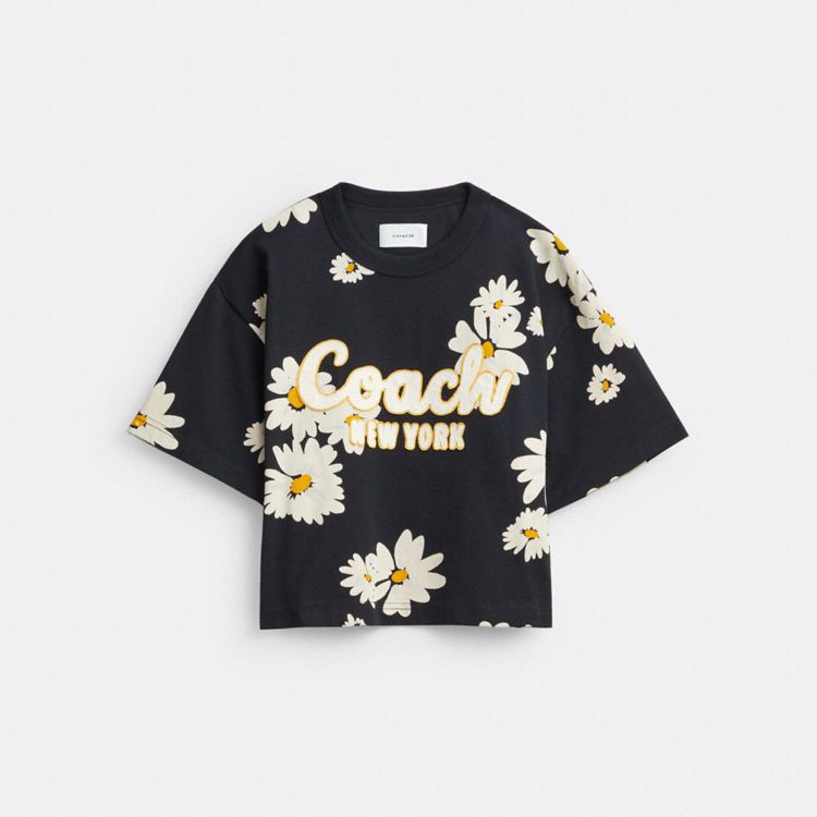 Coach花卉短版經典草寫字體有機棉質T恤，5,900元。圖／Coach提供
