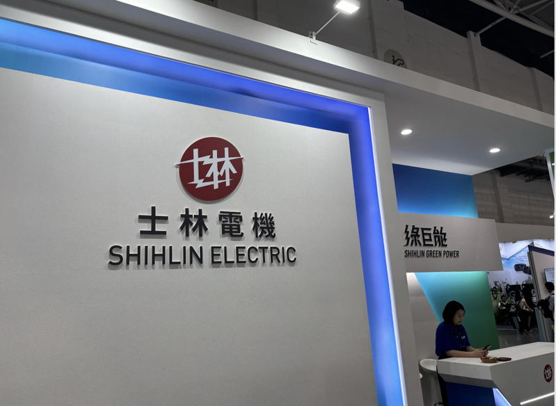 士電參與「台灣國際智慧移動展(E-Mobility Taiwan)」，展出「綠巨能」EV Powertrain系列產品及光儲充整合方案。記者朱曼寧／攝影
