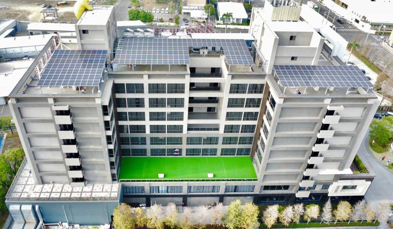 新悦花園酒店永續旅遊規劃，年初完成屋頂綠能工程建置。新悦花園酒店提供