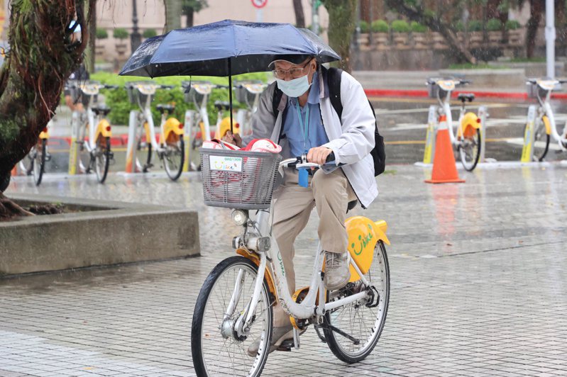 台北市今天一早许多行政区大雷雨。记者林伯东／摄影