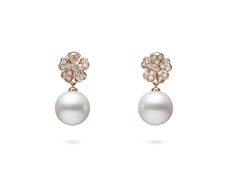 Mikimoto Cherry Blossom系列珍珠钻石耳环，13万元。图／MIKIMOTO提供