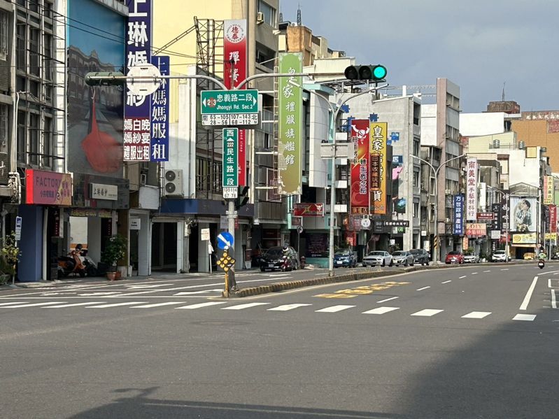 台南市中西區民生路（湯德章圓環至臨安路） 試辦不強制機車左轉。圖／台南市交通局提供