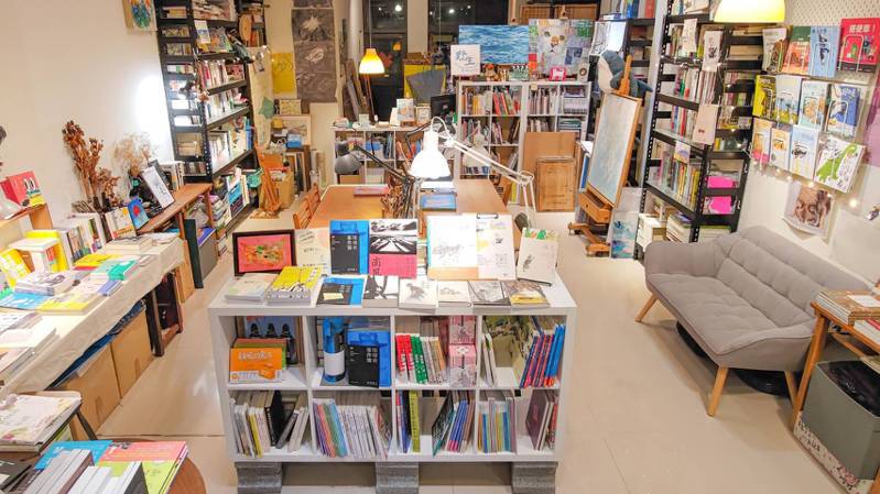 書市集的特色攤位約40攤，邀請大家透過閱讀時，有走進實體書店的感受。圖／主辦單位提供
