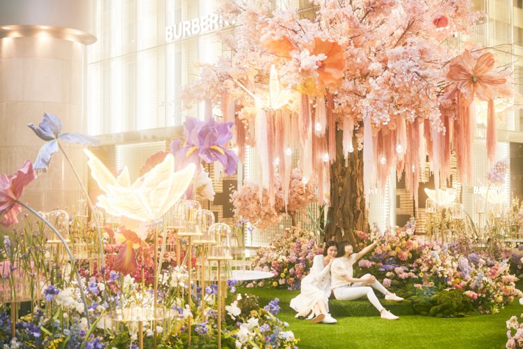 台北101購物中心即日起至5月12日於四樓都會廣場，推出最新夢幻打卡點「夢幻花園」。圖／台北101提供