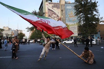 伊朗中部城市伊斯法罕（Isafahan）19日遇襲，似乎沒有造成重大損失。 美聯社