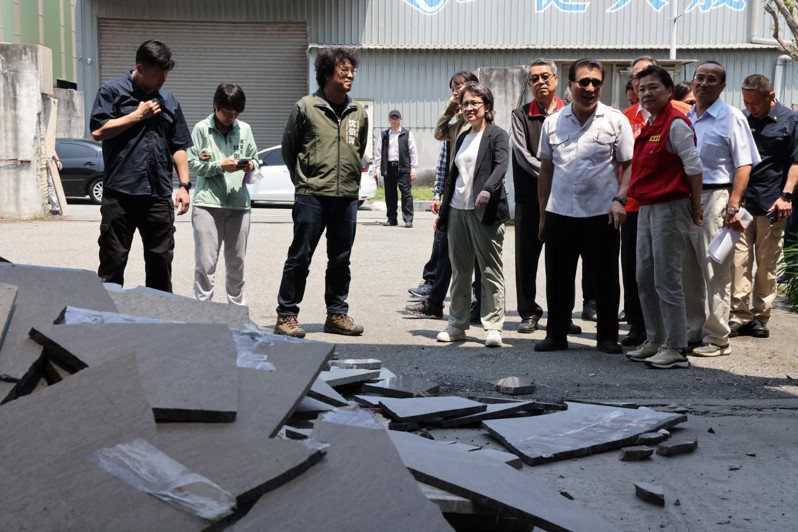 經濟部長王美花在403大地震後，前往花蓮了解產業因地震造成災損情形。圖／經濟部提供