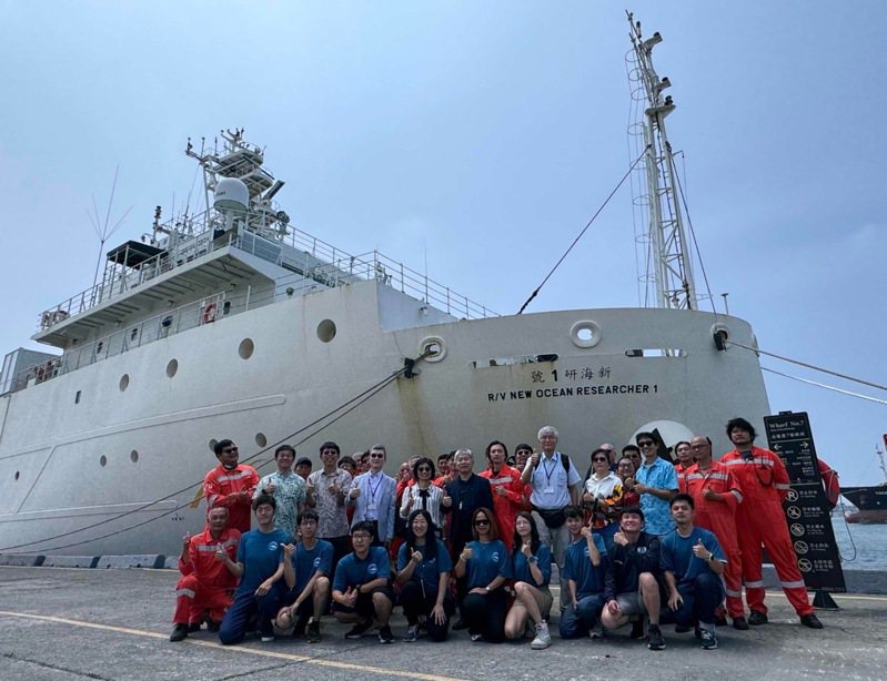 國造研究船新海研一號經歷24天、25000浬航程，航行至帛琉靠泊馬拉卡港後於今日返抵高雄港，完成首次遠航。圖／國科會提供