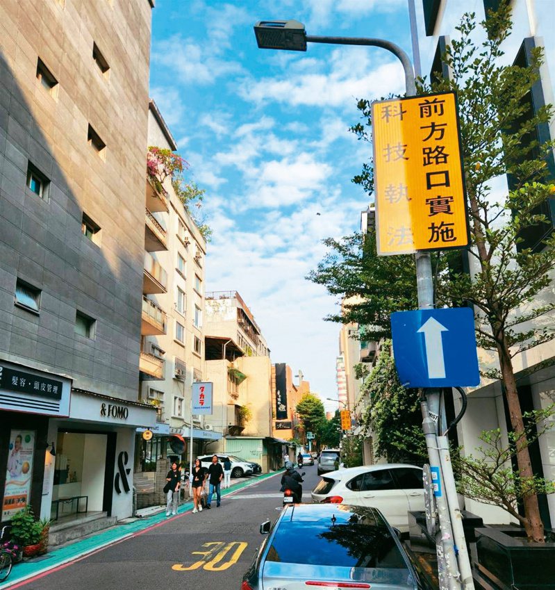 台北市路口科技執法。圖／北市交通警察大隊提供