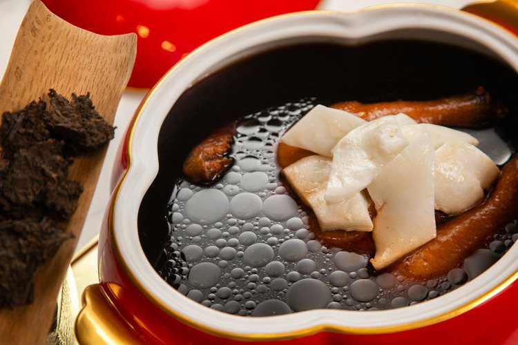 陳普花膠燉雞湯。圖/寶元紀提供