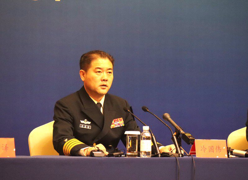 中共海軍發言人冷國偉20日在青島公布海軍建軍75周年規劃，並未有閱兵。（記者廖士鋒／攝影）