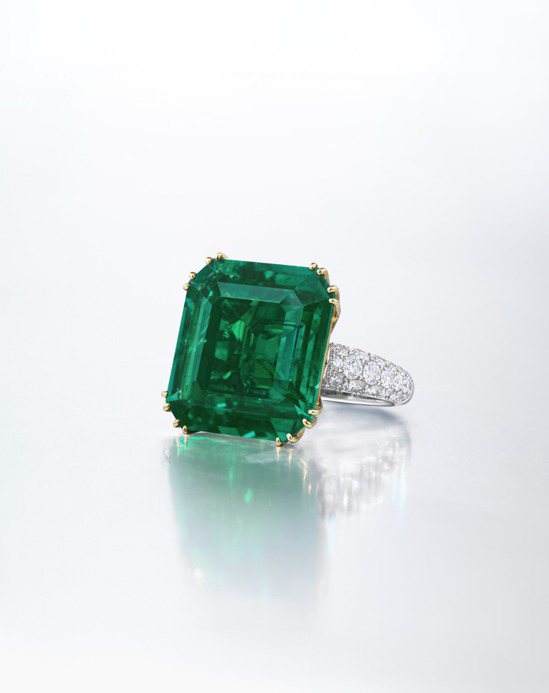 GIMEL設計20.69克拉天然無油祖母綠及鑽石戒指，估價1,200萬港元。圖／佳士得提供