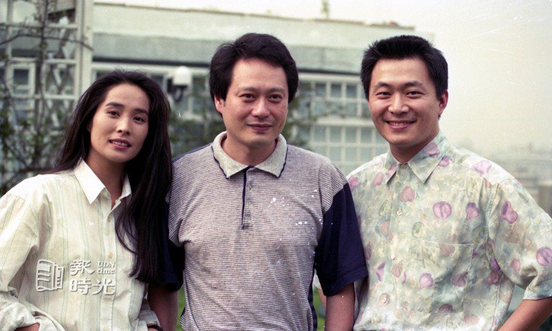 電影《囍宴》（左起）金素梅、導演李安、湯志偉。圖／聯合報系資料照(1992/04/29 于志旭攝影)