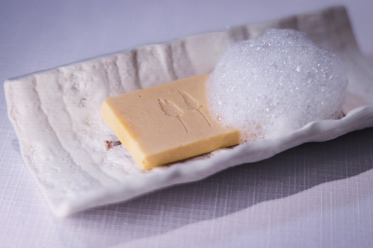 甜點「SOAP BAR」完美仿造香皂製作，充滿創意巧思。Eric Hsu攝
