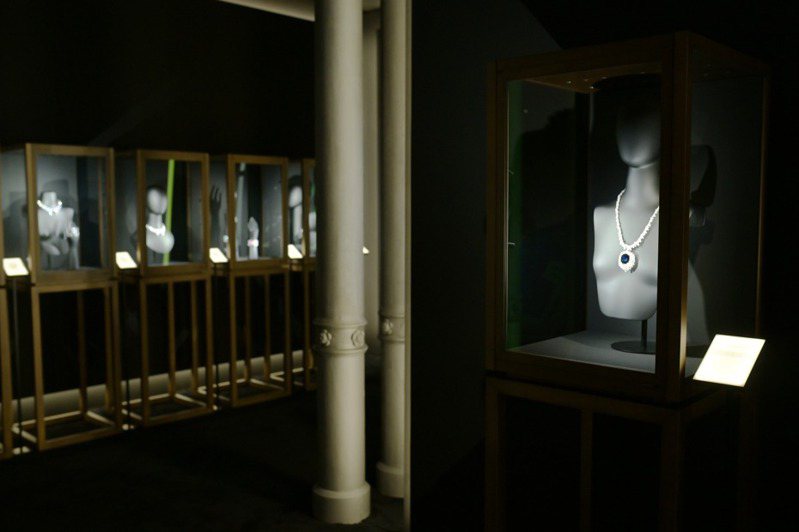 DAMIANI歡慶品牌創立百年，100 X 100創世頂級珠寶首展，於義大利國家級Gallerie d’Italia Museum藝術博物館登場。圖／DAMIANI提供