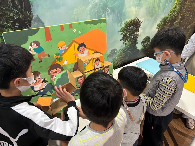Global Mall「未来永续小学堂」以绘本搭配实境挑战体验，吸引小朋友参与。图／Global Mall提供