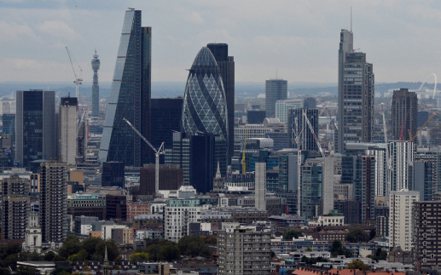 金融業初階分析師薪資差距擴大，華爾街比倫敦高出57%。（路透）
