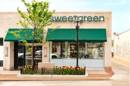 美國沙拉連鎖店Sweetgreen設機器人廚房，股價飆。（美聯社）