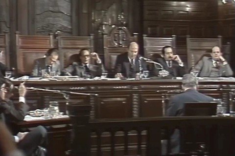 1985年軍政府審判，在阿根廷是人人熟知的歷史事件。 圖／《阿根廷正義審判》