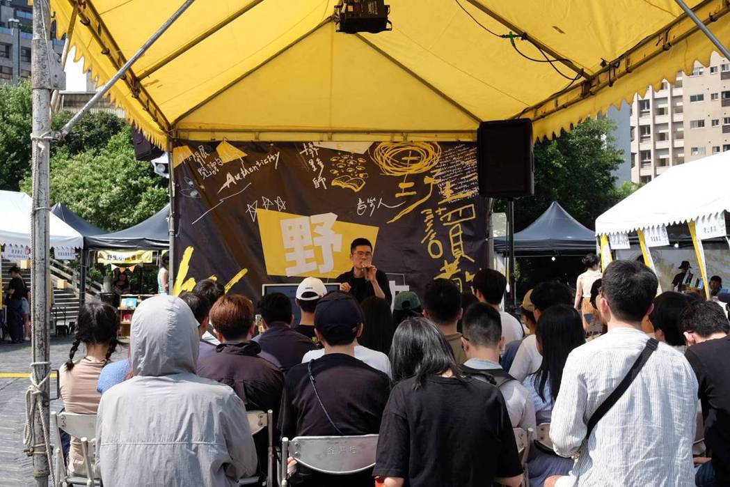 在台北市西門町本願寺舊址登場的「野生讀者節」，現場舉辦多場講座。圖／500輯提供